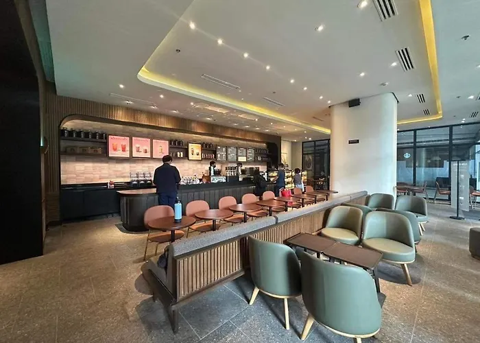 1br W/ Balcony Near Megamall: The Admiral's Lounge Apartment *