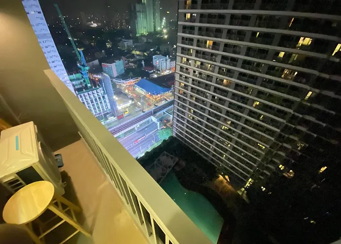 1br W/ Balcony Near Megamall: The Admiral's Lounge Apartment