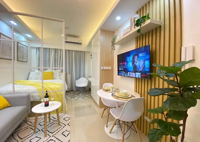 1br W/ Balcony Near Megamall: The Admiral's Lounge Apartment *