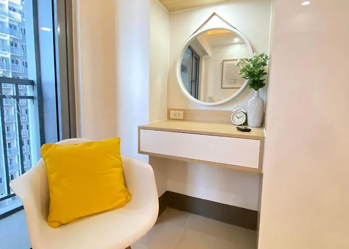 1br W/ Balcony Near Megamall: The Admiral's Lounge *