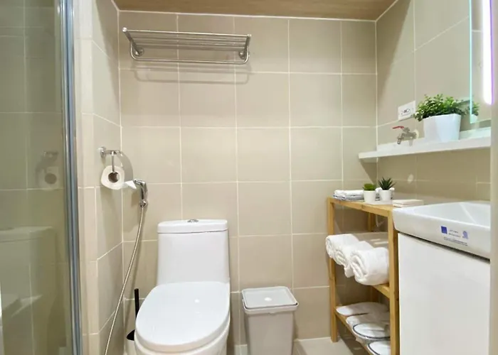 1br W/ Balcony Near Megamall: The Admiral's Lounge *