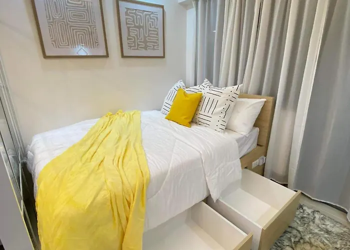 Apartment 1br W/ Balcony Near Megamall: The Admiral's Lounge Manila