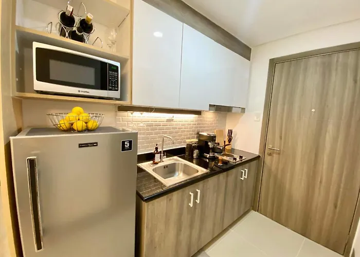 Apartment 1br W/ Balcony Near Megamall: The Admiral's Lounge