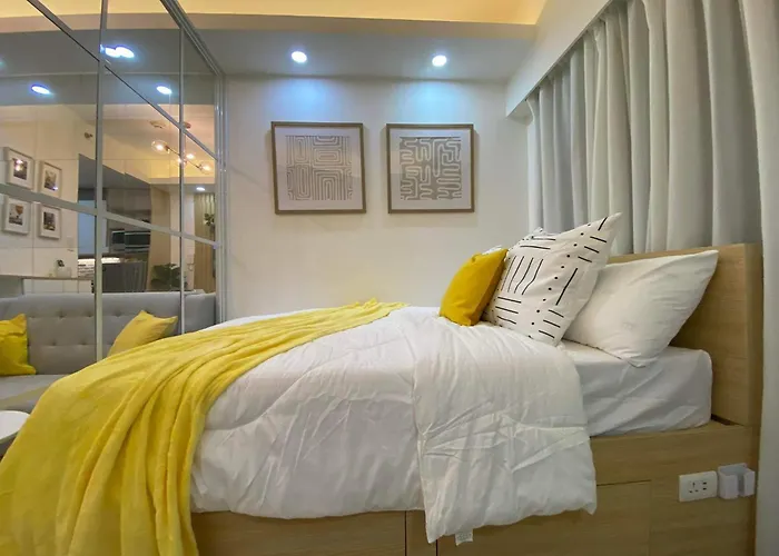 1br W/ Balcony Near Megamall: The Admiral's Lounge Apartment